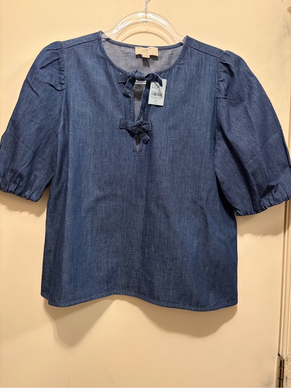 NWT LOFT Tie-Neck Puff Sleeve Chambray Top